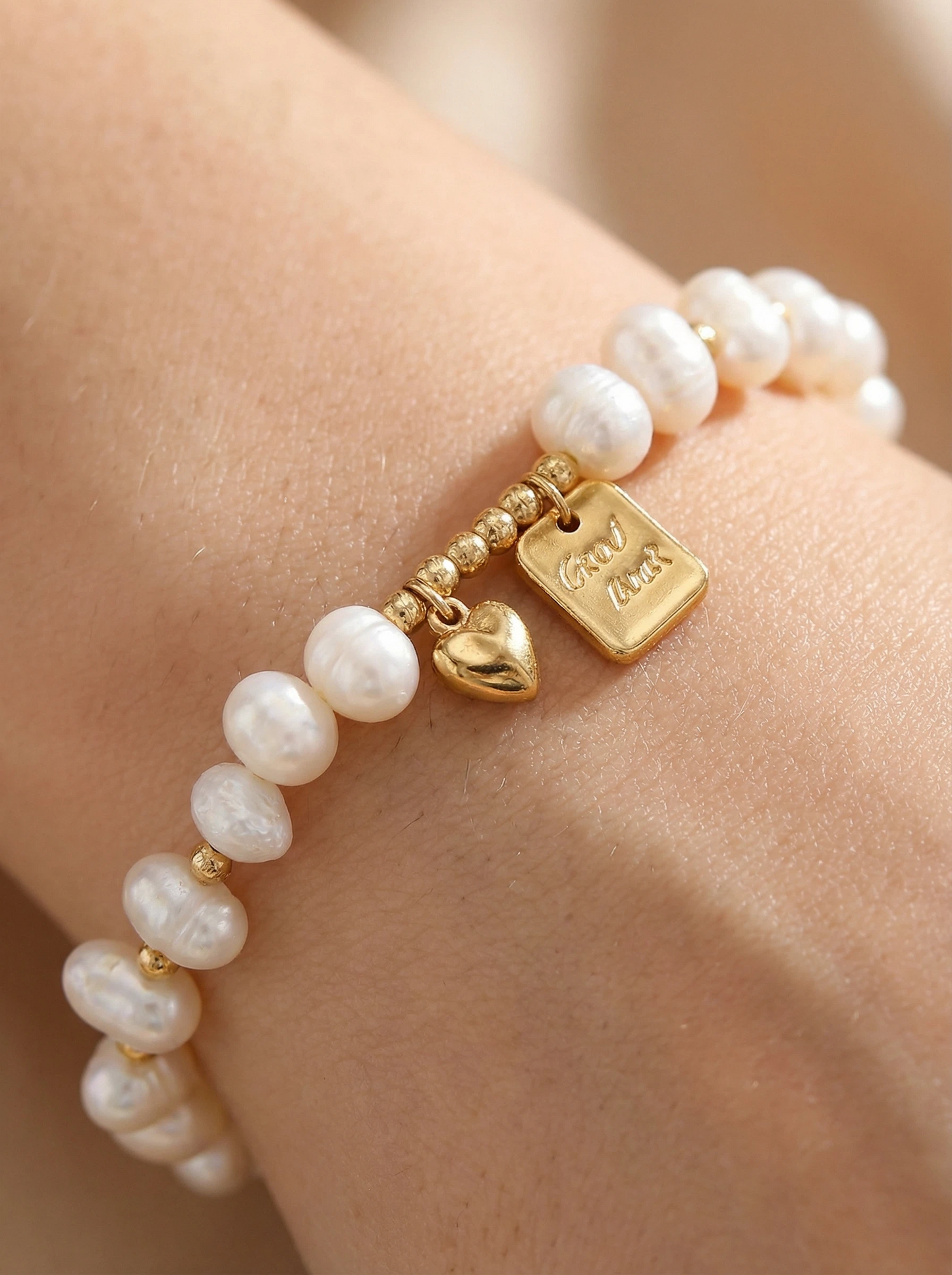 JINGGWW Lucky Charm Baroque Pearl Bracelet - Natural Freshwater Pearls & Good Luck Pendant