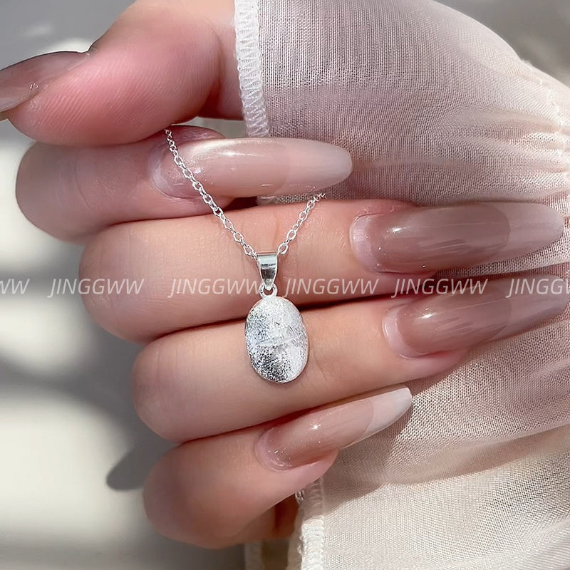 JINGGWW Celestial Guidance Necklace - Polished Oval Pendant with Cubic Zirconia Star